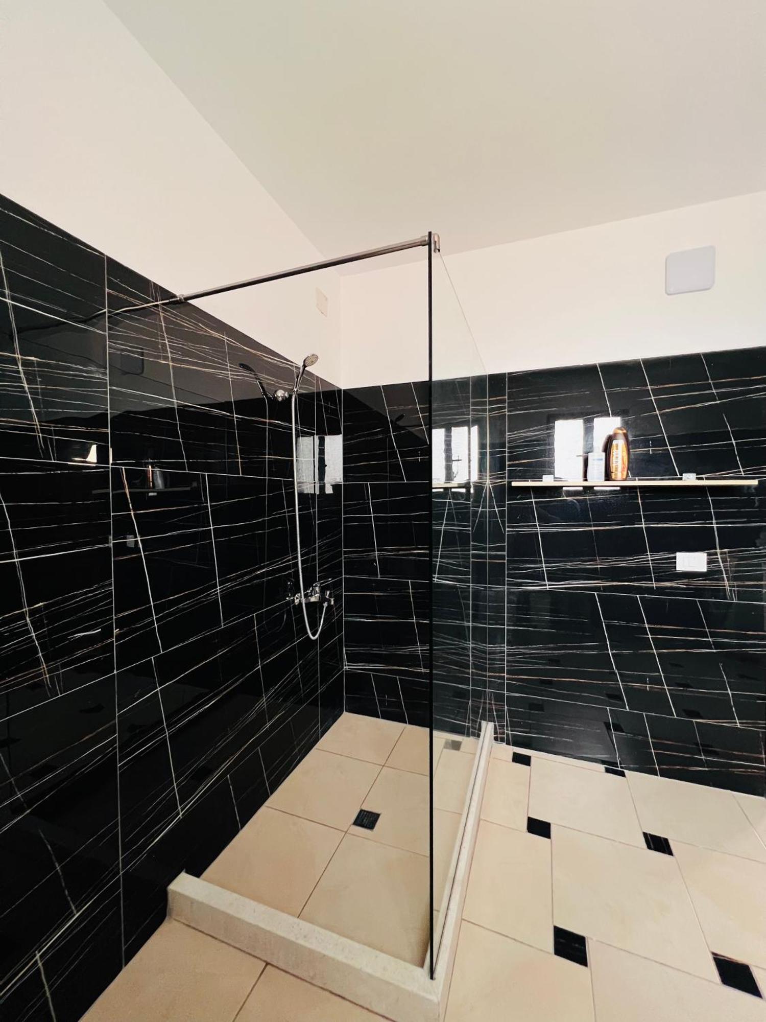 Villa Ensalv Berat - Apartment - Room - Penthouse Pokój zdjęcie