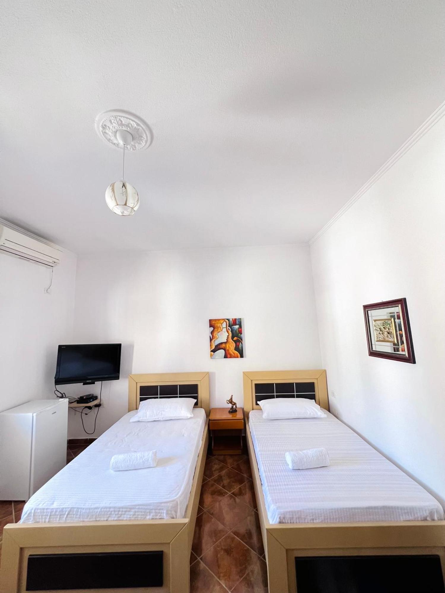 Villa Ensalv Berat - Apartment - Room - Penthouse Zewnętrze zdjęcie