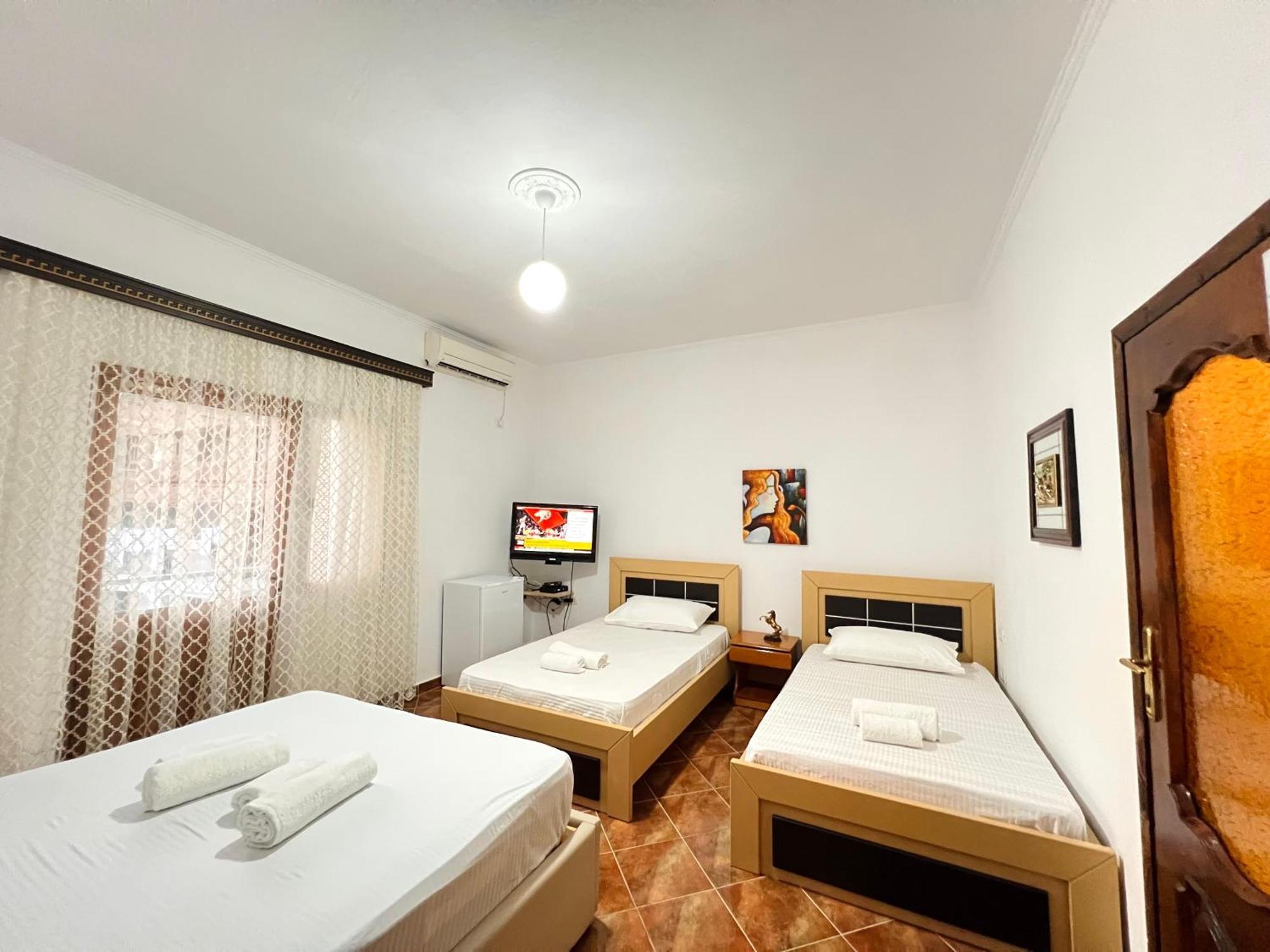 Villa Ensalv Berat - Apartment - Room - Penthouse Zewnętrze zdjęcie
